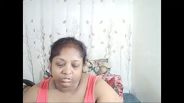 Snapshot of Indiantasha chatting on 11.14.25 Indiantasha online show from 11.14.25