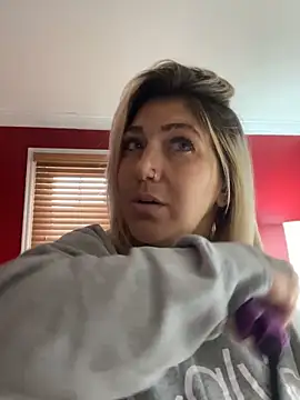 Snapshot of LittleMissEeve chatting on 11.18.25 LittleMissEeve online show from 11.18.25