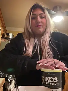 Snapshot of LittleMissEeve chatting on 11.29.25 LittleMissEeve online show from 11.29.25