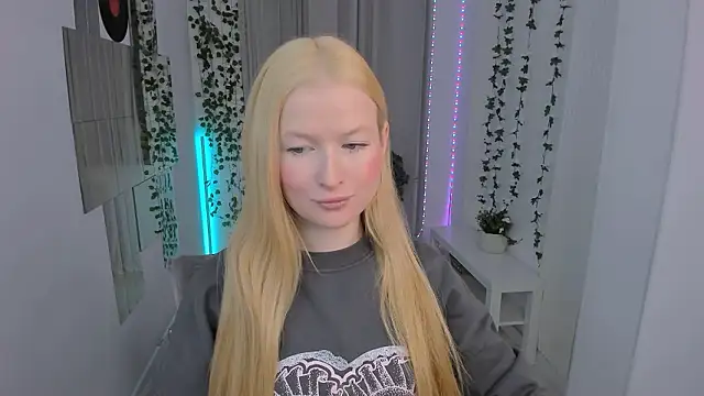 Laly Peach online show from 02.06.26