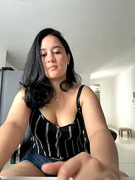 Nina lovi online show from 10.29.25