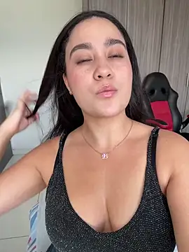 Snapshot of Nina_lovi chatting on 06.17.26 Nina lovi online show from 06.17.26