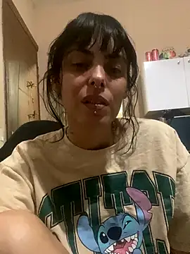 Snapshot of Sarah-safada chatting on 11.22.25 Sarah-safada online show from 11.22.25