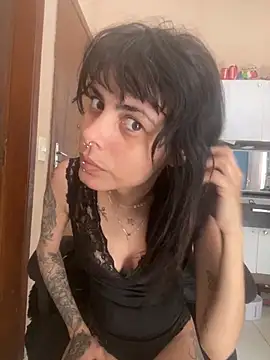 Snapshot of Sarah-safada chatting on 11.27.25 Sarah-safada online show from 11.27.25