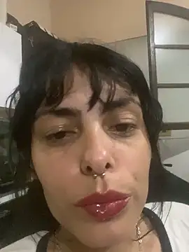 Snapshot of Sarah-safada chatting on 11.30.25 Sarah-safada online show from 11.30.25