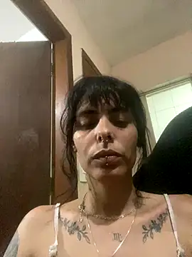 Snapshot of Sarah-safada chatting on 12.04.25 Sarah-safada online show from 12.04.25