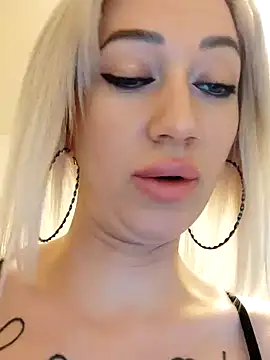 Snapshot of Fuck-Gina chatting on 12.30.24 Fuck-Gina online show from 12.30.24