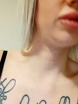 Snapshot of Fuck-Gina chatting on 01.02.25 Fuck-Gina online show from 01.02.25