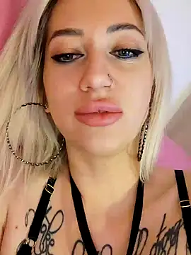 Snapshot of Fuck-Gina chatting on 01.05.25 Fuck-Gina online show from 01.05.25