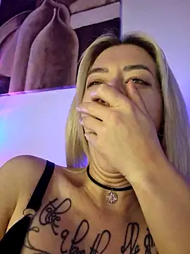 Snapshot of Fuck-Gina chatting on 03.09.25 Fuck-Gina online show from 03.09.25