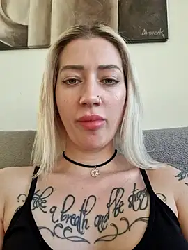 Snapshot of Fuck-Gina chatting on 03.09.25 Fuck-Gina online show from 03.09.25