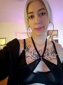 Snapshot of Fuck-Gina chatting on 03.18.25 Fuck-Gina online show from 03.18.25