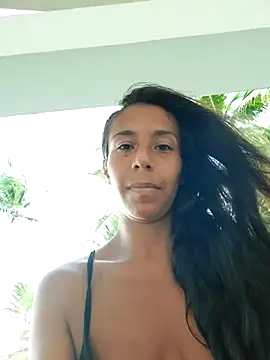 Snapshot of Luna-Natural chatting on 11.26.25 Luna-Natural online show from 11.26.25