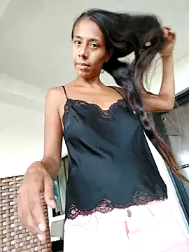 Snapshot of Luna-Natural chatting on 12.13.25 Luna-Natural online show from 12.13.25