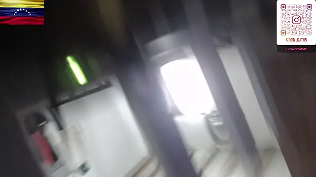 Snapshot of moon_cat85 chatting on 12.27.24 moon cat85 online show from 12.27.24