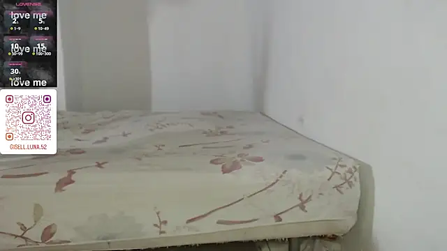 Snapshot of moon_cat85 chatting on 01.11.25 moon cat85 online show from 01.11.25