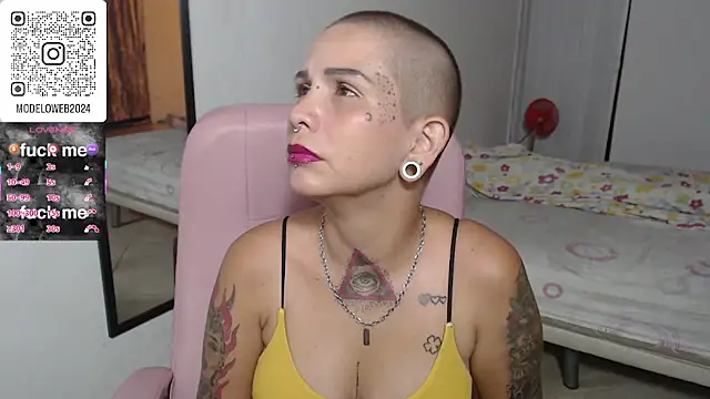 Snapshot of moon_cat85 chatting on 03.04.25 moon cat85 online show from 03.04.25