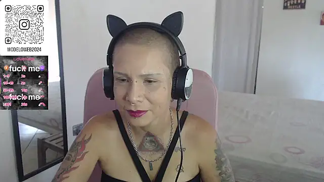 Snapshot of moon_cat85 chatting on 03.05.25 moon cat85 online show from 03.05.25