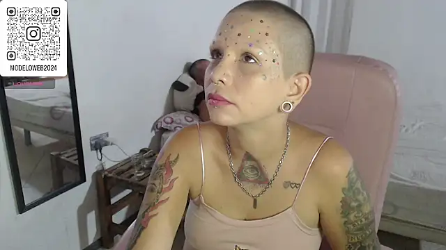 Snapshot of moon_cat85 chatting on 03.20.25 moon cat85 online show from 03.20.25