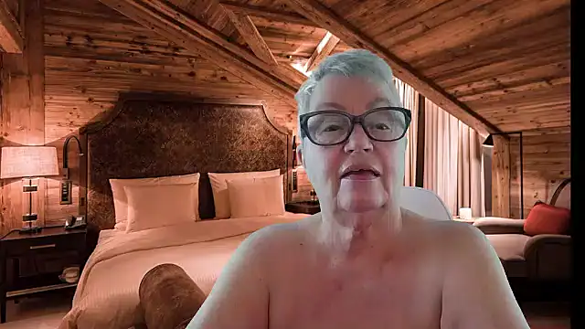Snapshot of GrannyChrissy68 chatting on 12.14.25 GrannyChrissy68 online show from 12.14.25