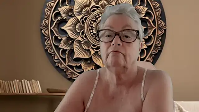 GrannyChrissy68 online show from 03.04.26
