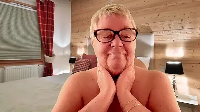 GrannyChrissy68 online show from 04.01.26