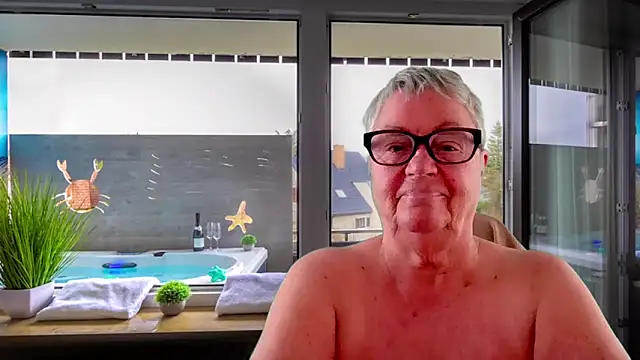 GrannyChrissy68 online show from 05.16.26