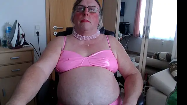 Snapshot of Sissygera chatting on 01.11.25 Sissygera online show from 01.11.25