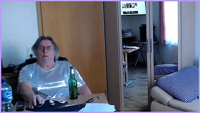 Snapshot of Sissygera chatting on 02.25.26 Sissygera online show from 02.25.26