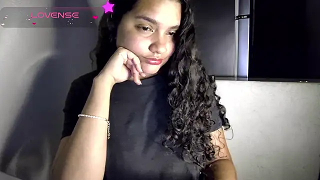 Snapshot of blerstefan1 chatting on 01.14.25 blerstefan1 online show from 01.14.25