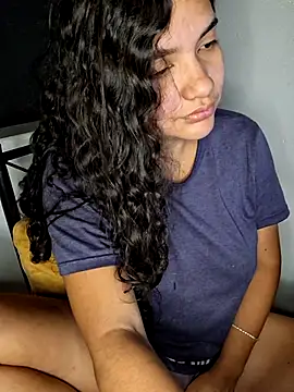 Snapshot of blerstefan1 chatting on 02.13.25 blerstefan1 online show from 02.13.25