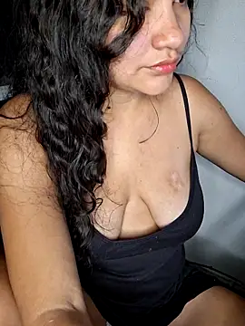 Snapshot of blerstefan1 chatting on 02.14.25 blerstefan1 online show from 02.14.25