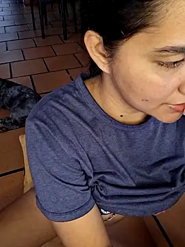 Snapshot of blerstefan1 chatting on 02.17.25 blerstefan1 online show from 02.17.25