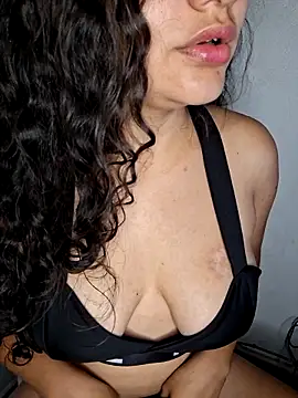 Snapshot of blerstefan1 chatting on 02.22.25 blerstefan1 online show from 02.22.25