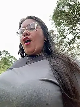 Snapshot of Ixchel_Anaid chatting on 10.31.25 Ixchel Anaid online show from 10.31.25