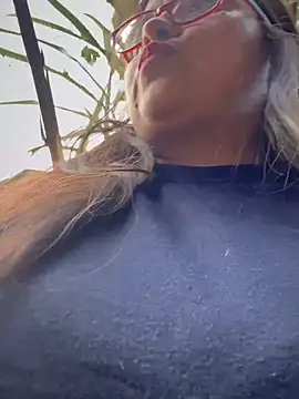 Snapshot of Ixchel_Anaid chatting on 11.01.25 Ixchel Anaid online show from 11.01.25