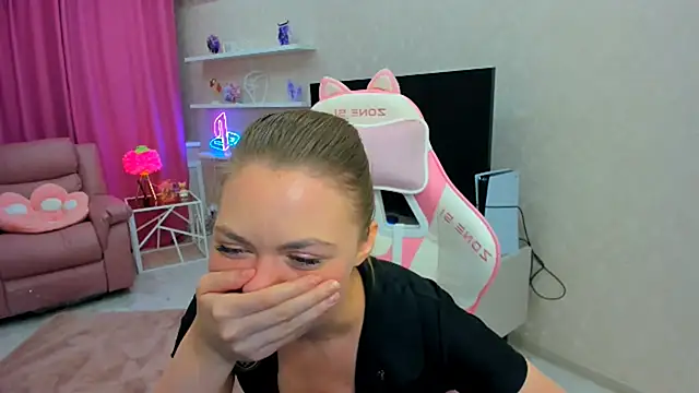 Strawberrye online show from 10.09.25