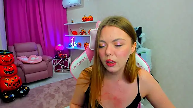 Strawberrye online show from 11.04.25