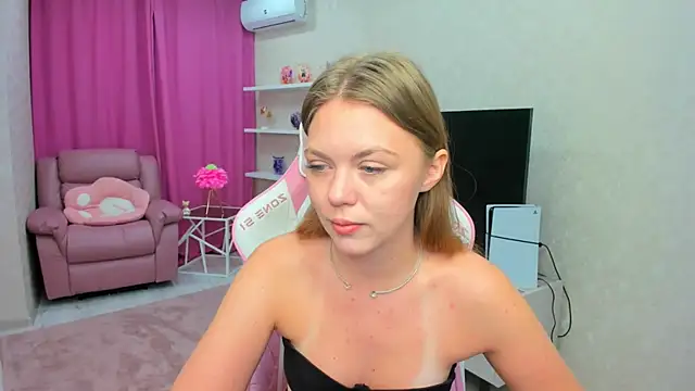 Strawberrye online show from 02.17.26