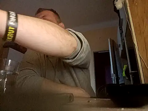 Snapshot of MrWhitePL chatting on 02.15.25 MrWhitePL online show from 02.15.25