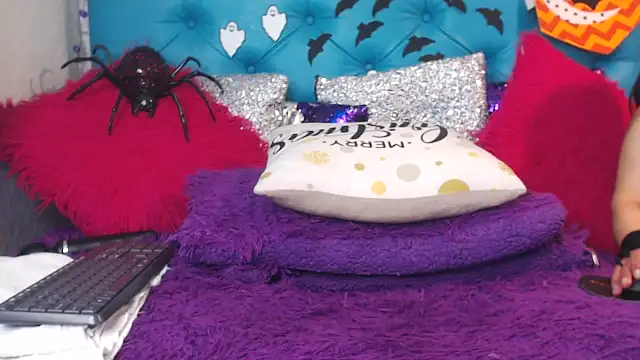 SARAWILLS online show from 10.28.25