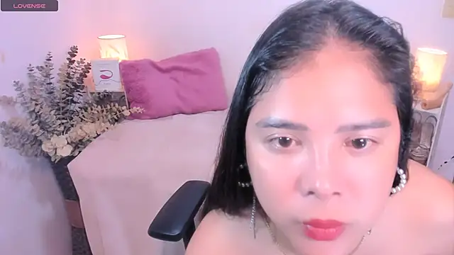 Snapshot of AmazingDREAMGirl chatting on 10.26.25 AmazingDREAMGirl online show from 10.26.25