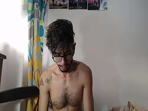 Snapshot of alisterxxx chatting on 01.15.25 alisterxxx online show from 01.15.25