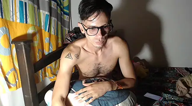 Snapshot of alisterxxx chatting on 01.19.25 alisterxxx online show from 01.19.25