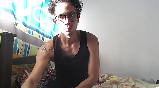 Snapshot of alisterxxx chatting on 01.22.25 alisterxxx online show from 01.22.25