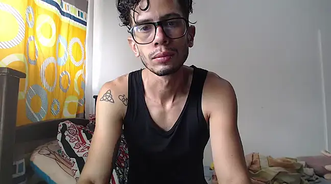 Snapshot of alisterxxx chatting on 02.11.25 alisterxxx online show from 02.11.25