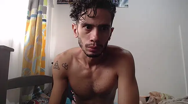 Snapshot of alisterxxx chatting on 02.17.25 alisterxxx online show from 02.17.25