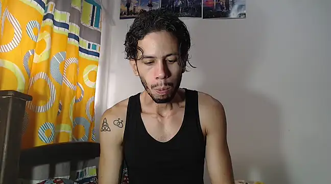 Snapshot of alisterxxx chatting on 02.21.25 alisterxxx online show from 02.21.25