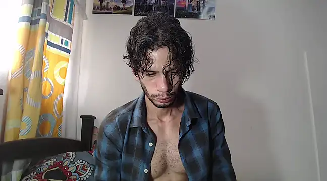 Snapshot of alisterxxx chatting on 02.21.25 alisterxxx online show from 02.21.25