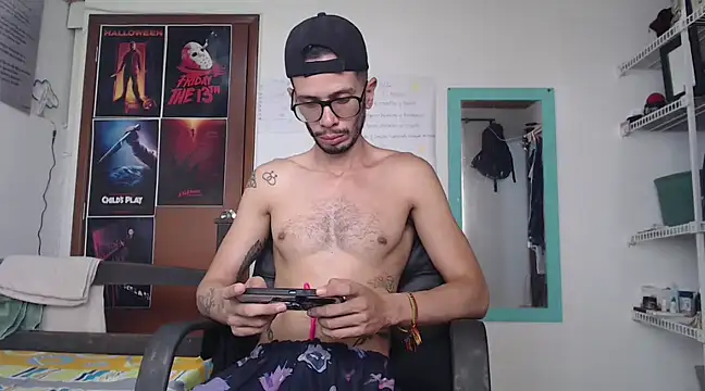 Snapshot of alisterxxx chatting on 03.11.25 alisterxxx online show from 03.11.25